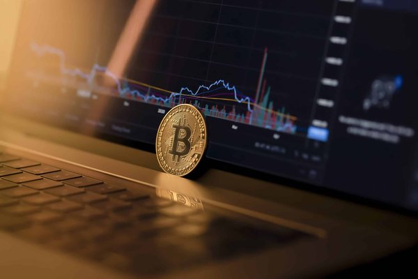 Etoro pour le trading de crypto et bourse : les avis