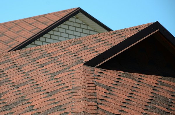 Nouvelle construction, rénovation ou réparation de toiture : quand faut-il faire appel à un couvreur à Pertuis ?